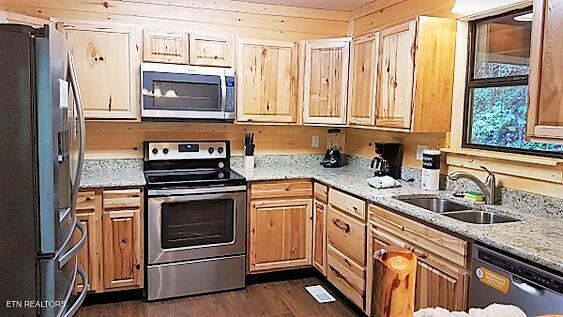 547 Hawks Tr, Gatlinburg, TN 37738