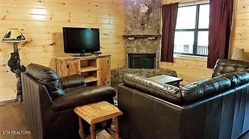 547 Hawks Tr, Gatlinburg, TN 37738