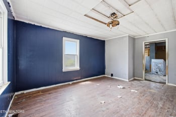 547 Henderson St, Harriman, TN 37748