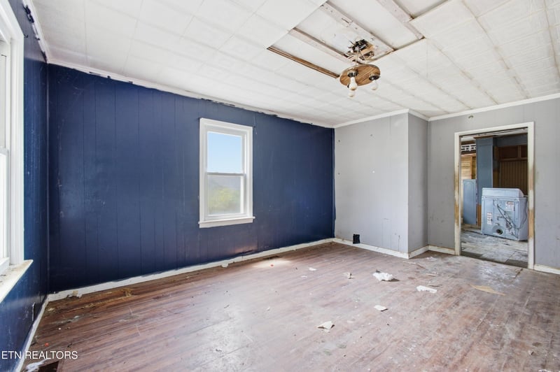 547 Henderson St, Harriman, TN 37748