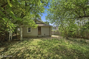 547 Henderson St, Harriman, TN 37748