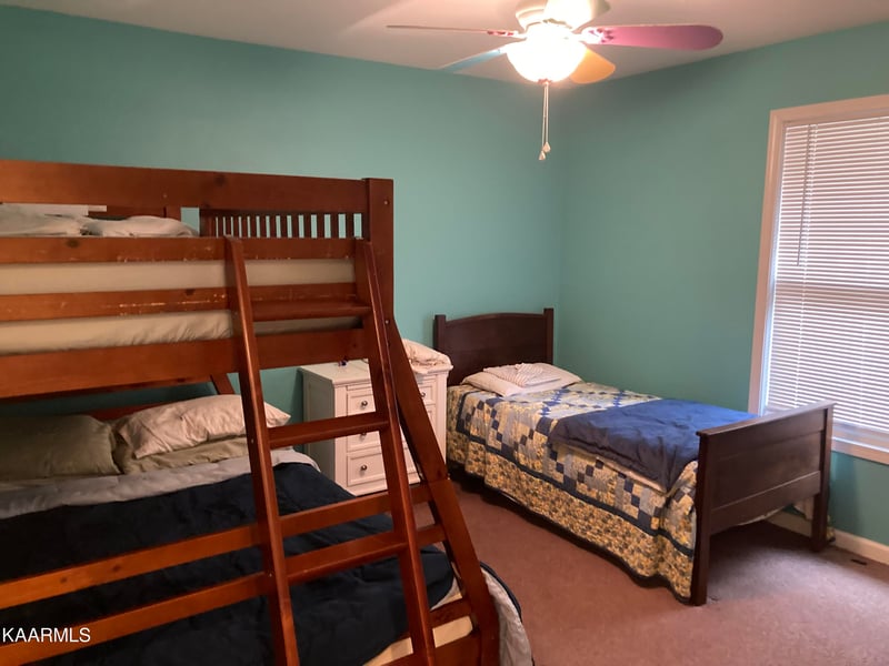 547 King Branch Rd, Pigeon Forge, TN 37876