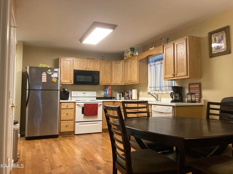 547 King Branch Rd, Pigeon Forge, TN 37876