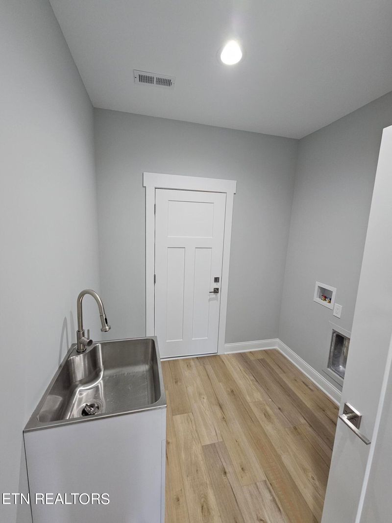 548 Running Brook Dr, Strawberry Plains, TN 37871