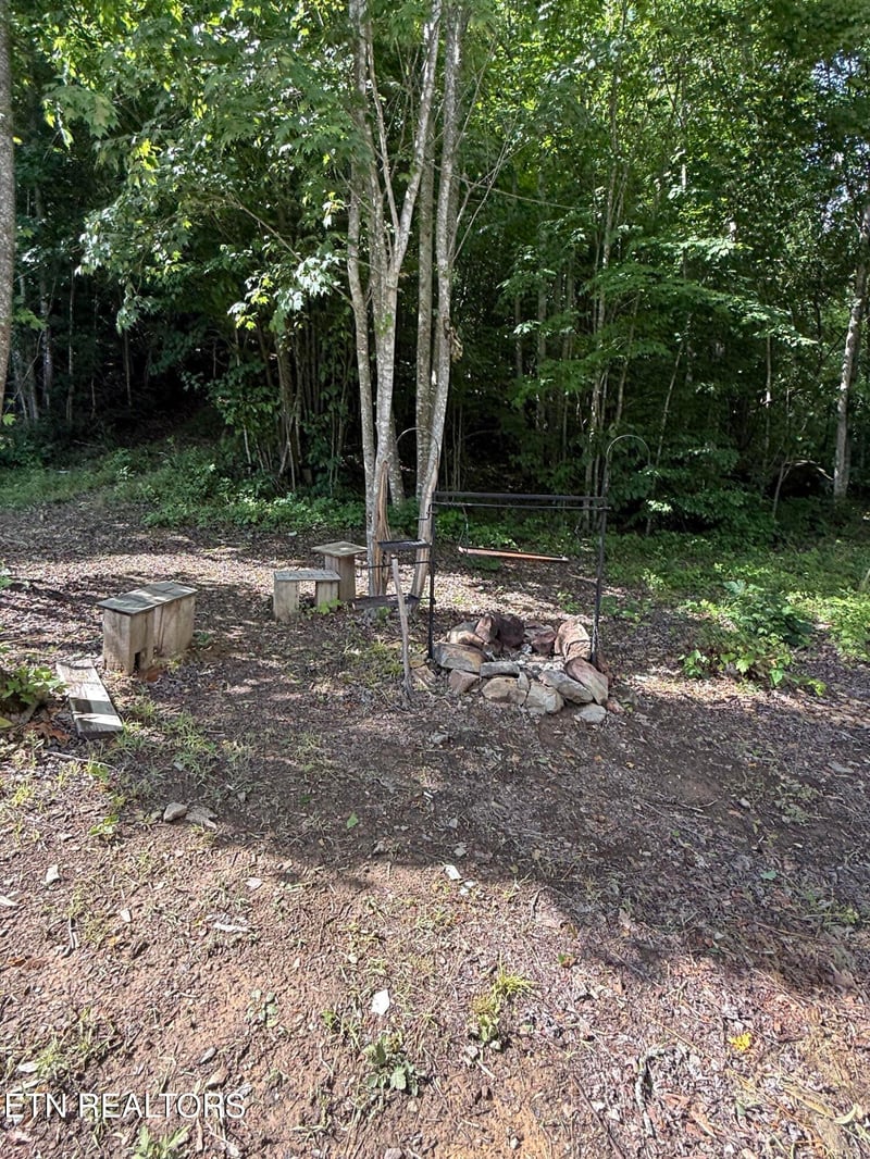 549 Defender Rd, Lafollette, TN 37766
