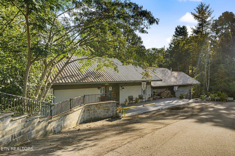 549 Johnson Ln #1&2, Gatlinburg, TN 37738