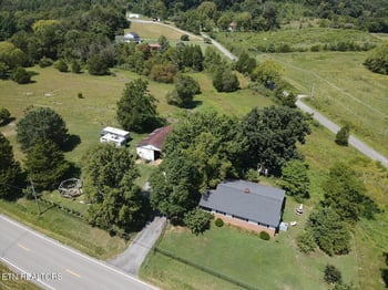 549 Raccoon Valley Rd, Powell, TN 37849