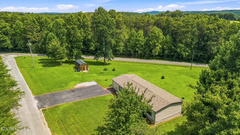 55 Raccoon Creek Rd, Crossville, TN 38572