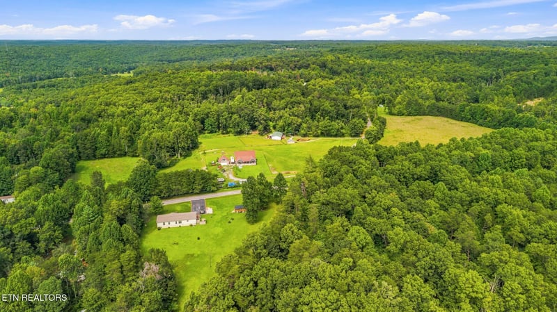 55 Raccoon Creek Rd, Crossville, TN 38572