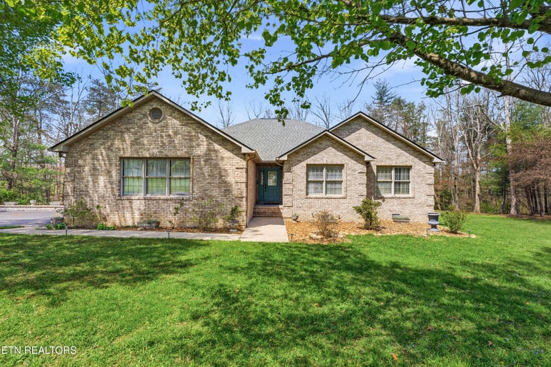 55 Rocky Ln, Crossville, TN 38571