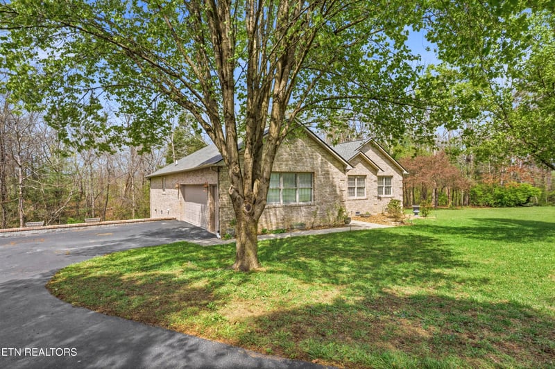 55 Rocky Ln, Crossville, TN 38571