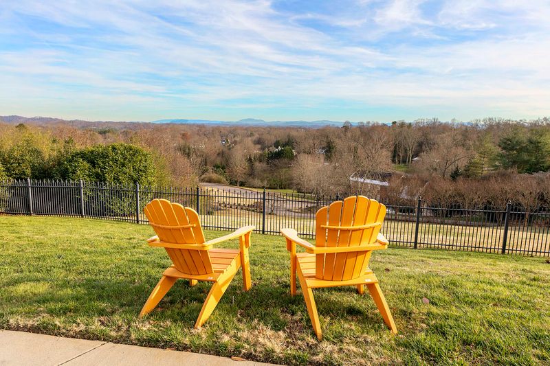 5500 Heathrow Dr, Knoxville, TN 37919