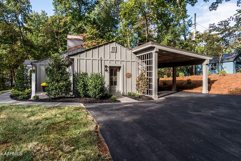 5501 Sunrise Dr, Knoxville, TN 37919