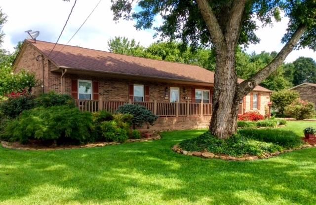 551 Avery Cir, Lenoir City, TN 37772