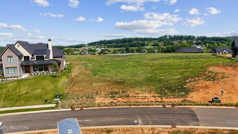 551 Firefly Dr, Loudon, TN 37774