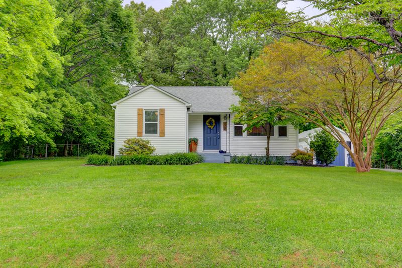 5512 Lee Rd, Knoxville, TN 37918