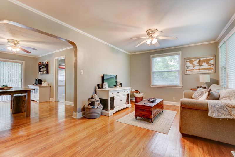 5512 Lee Rd, Knoxville, TN 37918