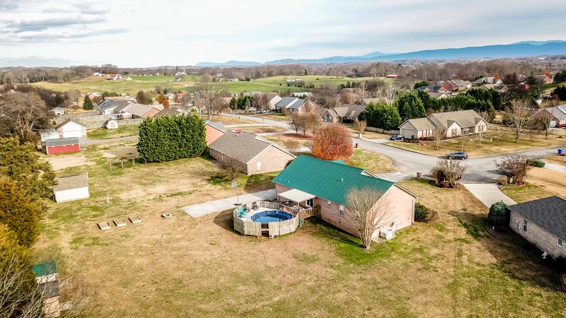 5517 J Riley West Dr, Greenback, TN 37742