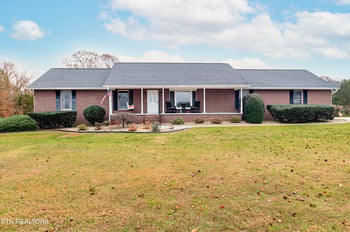 5518 W Beaver Creek Dr, Powell, TN 37849