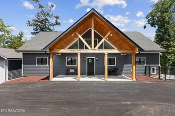 552 Fox Ridge Ln, Caryville, TN 37714