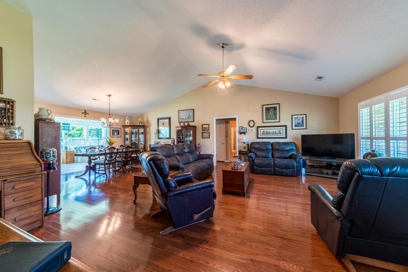 5522 J Riley W Rd, Greenback, TN 37742