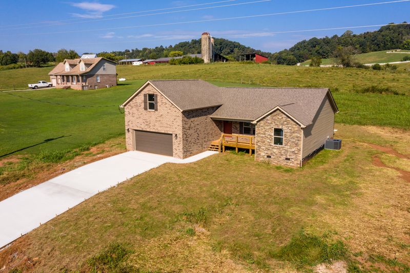 5525 Peterson Rd, Greenback, TN 37742