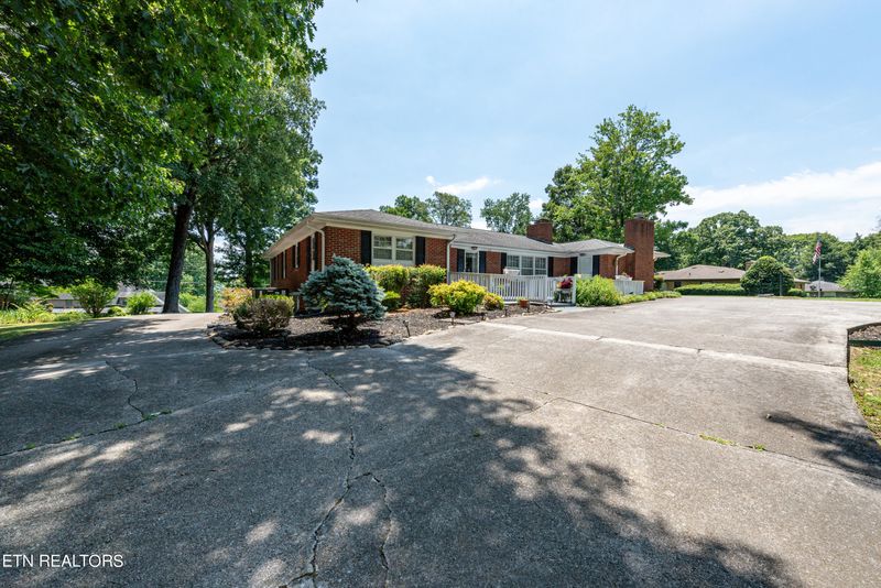 553 W Hunt Rd, Alcoa, TN 37701