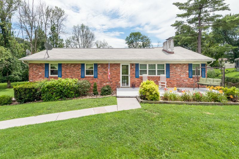 5535 Stoneleigh Rd, Knoxville, TN 37912