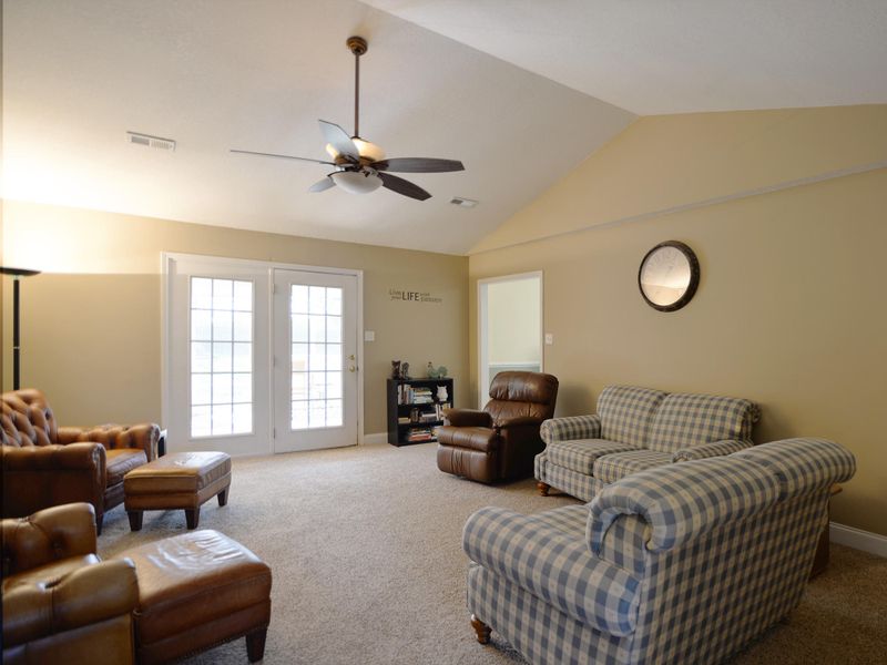 5541 J Riley West Rd, Greenback, TN 37742