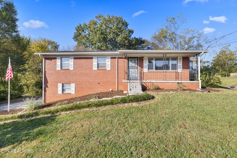 5541 Stoneleigh Rd, Knoxville, TN 37912
