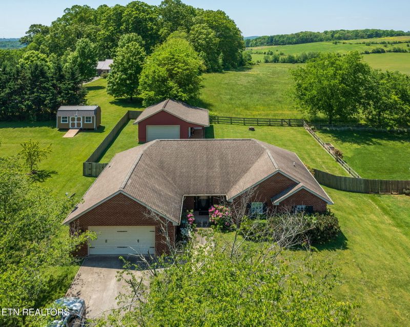 5545 W J Riley Dr, Greenback, TN 37742