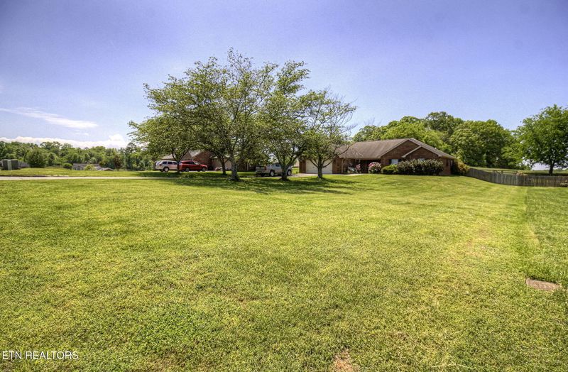5545 W J Riley Dr, Greenback, TN 37742