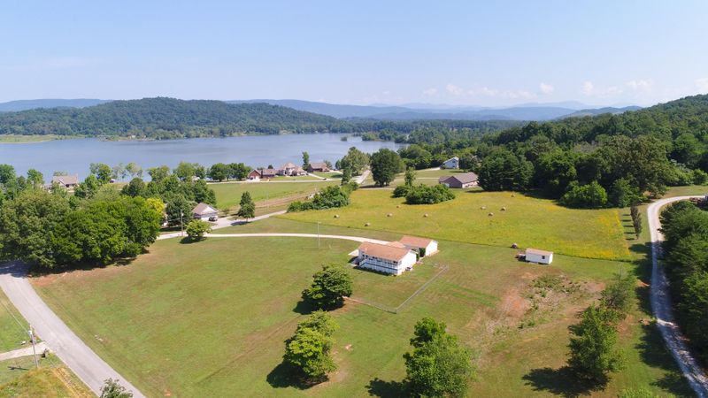 555 Emory River Rd, Harriman, TN 37748