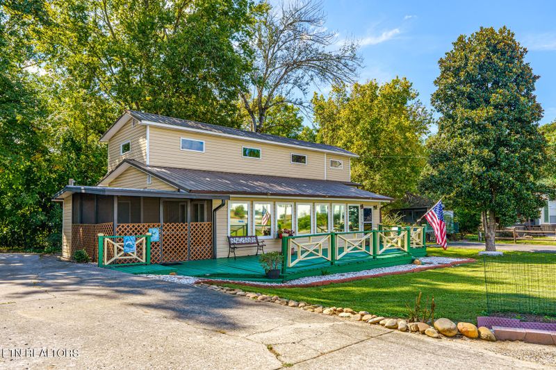555 Flamingo Cir, Townsend, TN 37882