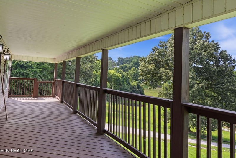 555 New Clear Branch Rd, Rocky Top, TN 37769