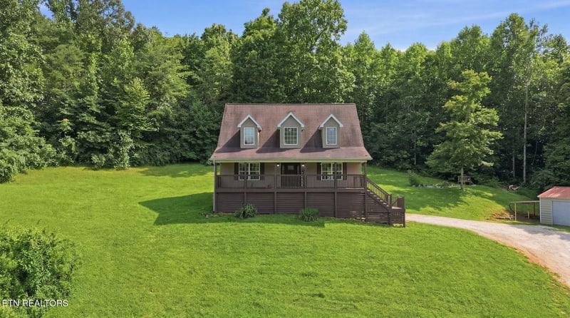 555 New Clear Branch Rd, Rocky Top, TN 37769
