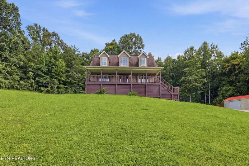 555 New Clear Branch Rd, Rocky Top, TN 37769