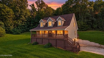 555 New Clear Branch Rd, Rocky Top, TN 37769