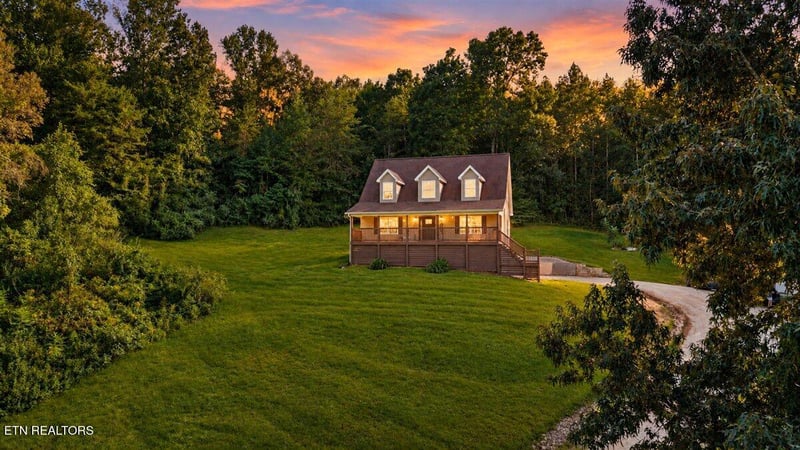 555 New Clear Branch Rd, Rocky Top, TN 37769