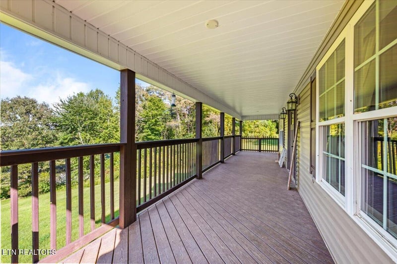 555 New Clear Branch Rd, Rocky Top, TN 37769