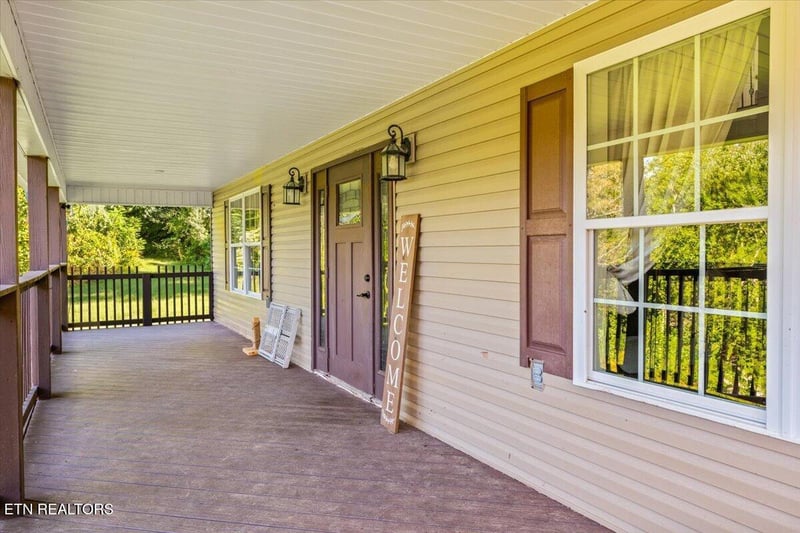 555 New Clear Branch Rd, Rocky Top, TN 37769
