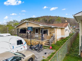555 Poplar Ave, Jellico, TN 37762