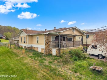 555 Poplar Ave, Jellico, TN 37762