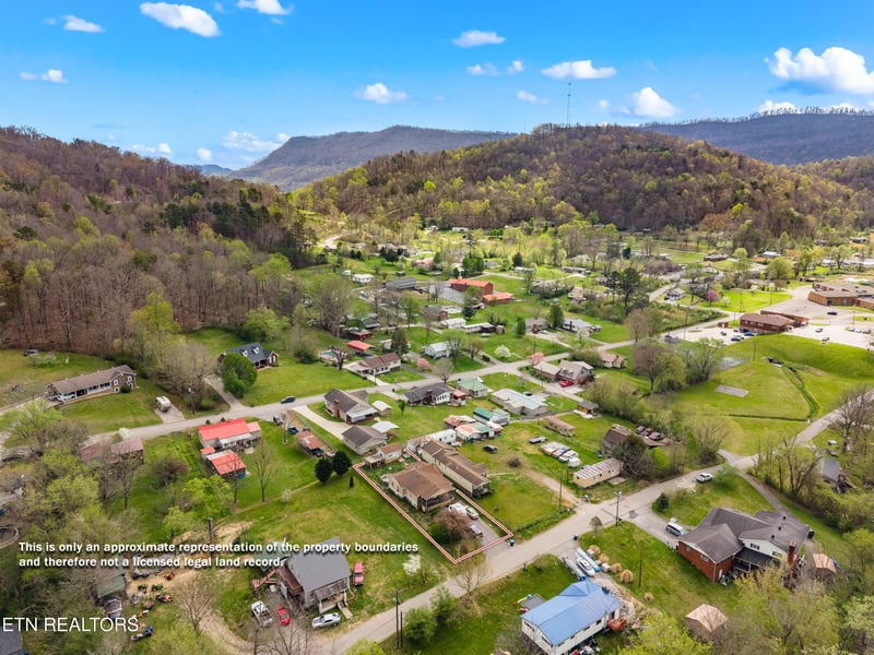 555 Poplar Ave, Jellico, TN 37762