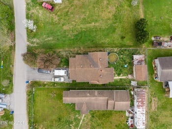 555 Poplar Ave, Jellico, TN 37762