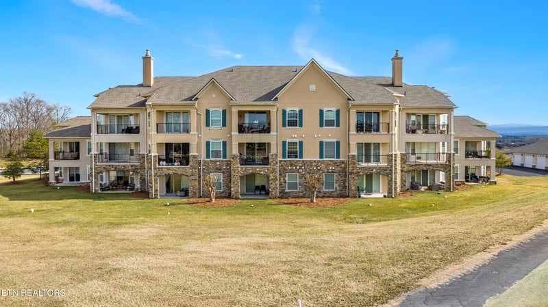 555 Rarity Bay Pkwy #101, Vonore, TN 37885