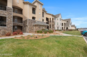 555 Rarity Bay Pkwy #101, Vonore, TN 37885