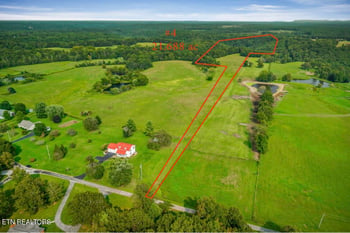 555 Smith Rd, Crossville, TN 38571