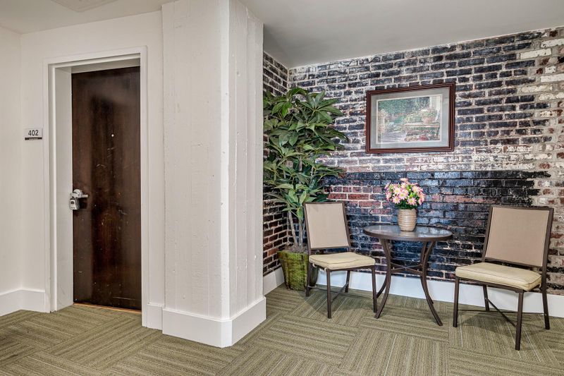 555 W Jackson Ave #402, Knoxville, TN 37902