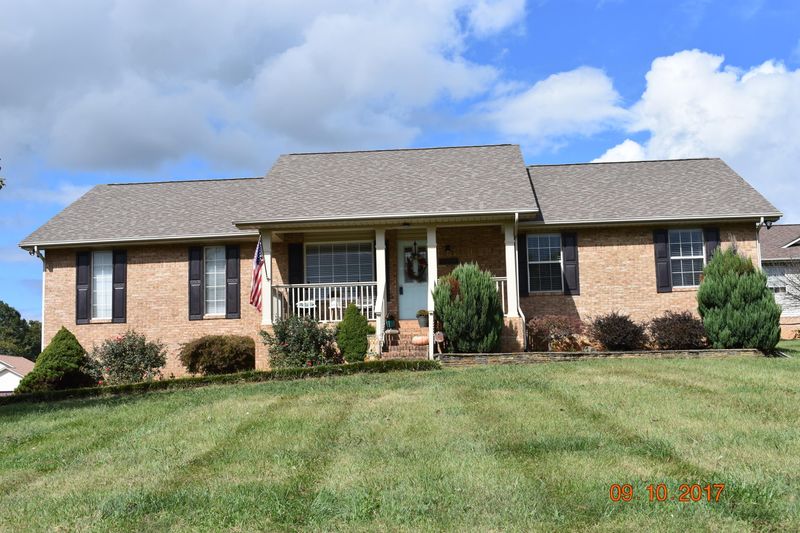 5550 Brandon Park Dr, Maryville, TN 37804